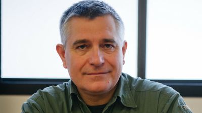 To czytali Polacy 21 lat temu. Czterotomowa seria podbiła Polskę i wygrała Zajdla