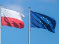 Flaga Polski i UE (zdjęcie ilustracyjne)