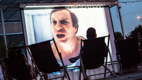 Wieczorny pokaz filmu Seksmisja Juliusza Machulskiego 