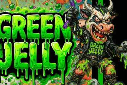 Grafika przedstawia wyrazisty motyw: stwór z rogami w skórzanej kurtce trzymający zielony żel.