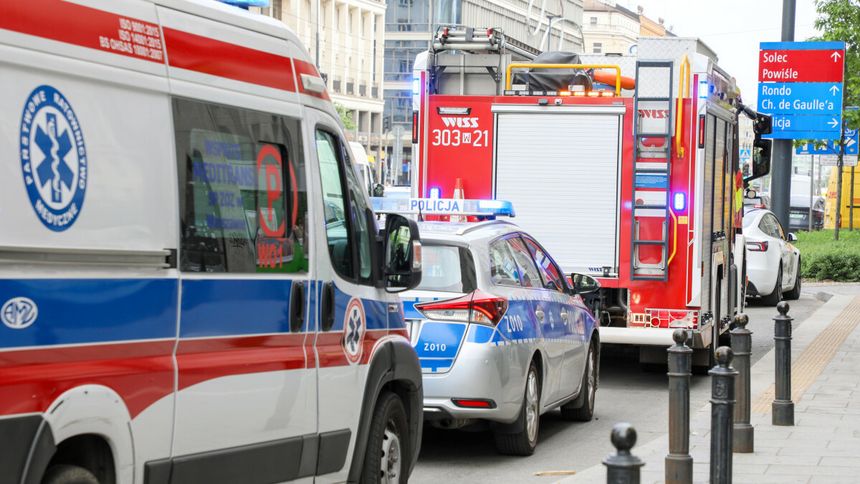 Karetka, policja, straż pożarna (zdjęcie ilustracyjne)