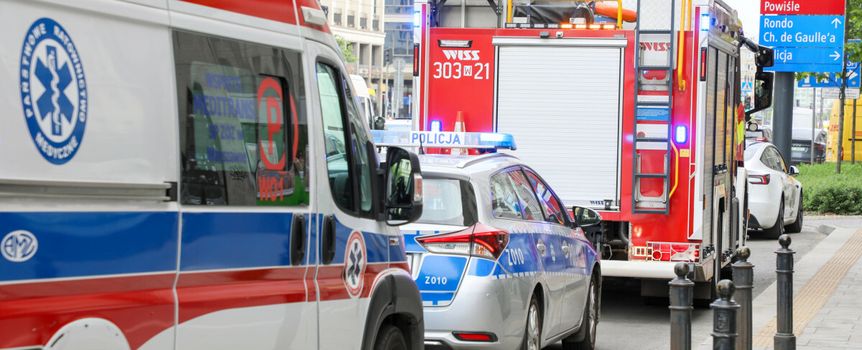 Karetka, policja, straż pożarna (zdjęcie ilustracyjne)