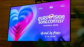 Logo Konkursu Piosenki Eurowizji 2026 w Wiedniu z kolorowym sercem i datami wydarzenia.