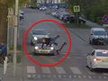 Nastolatki na hulajnodze wjechały w samochód