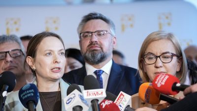 Posłowie Centrum wystartują z list KO? Ministra: „są dogadani”. Ostra odpowiedź liderów