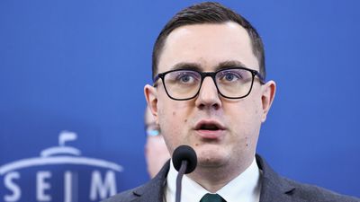 „Te wakacje będą wyzwaniem”. Motyka zabrał głos ws. podwyżek cen paliwa