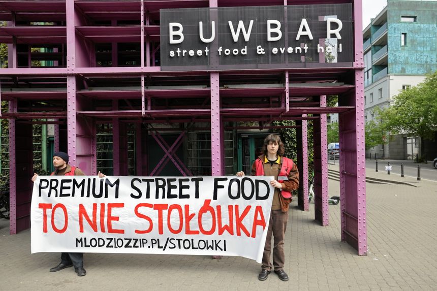 Budynek BUW i nowootwarty BUWBAR - lokal gastronomiczny w bibliotece