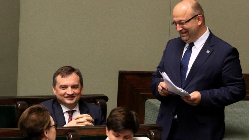 Łukasz Piebiak i Zbigniew Ziobro w Sejmie. Zdjęcie z 2018 roku