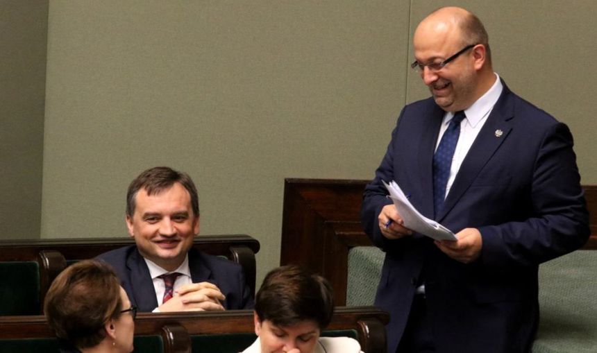 Łukasz Piebiak i Zbigniew Ziobro w Sejmie. Zdjęcie z 2018 roku
