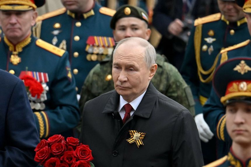 Władimir Putin w czasie defilady 9 maja w Moskwie