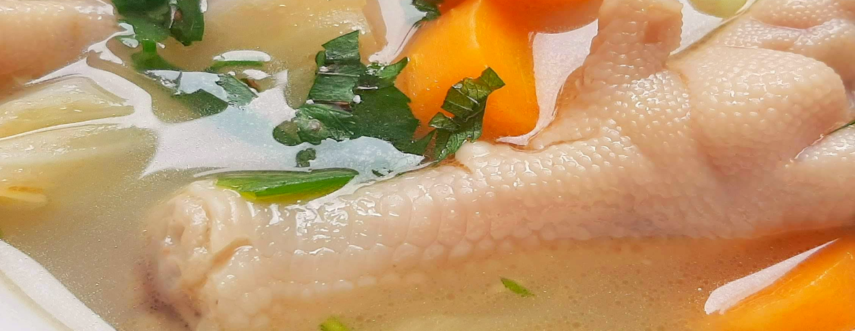 Rosół z kurzymi łapkami