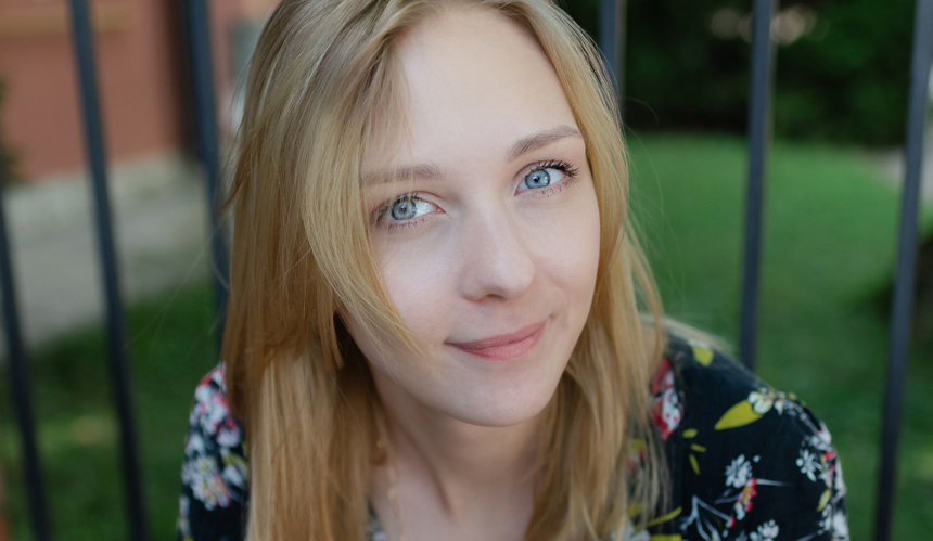 Uśmiechnięta blondynka