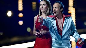 Na scenie dwie osoby: Michael Ostrowski, Victoria Swarovski.