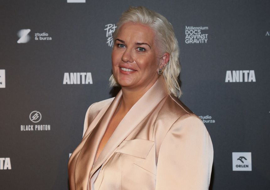 Anita Włodarczyk pozuje na ściance podczas premiery filmu „Anita”.