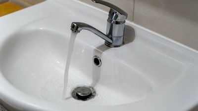 Pilny komunikat dolnośląskiej gminy. W wodzie wykryto groźną bakterię