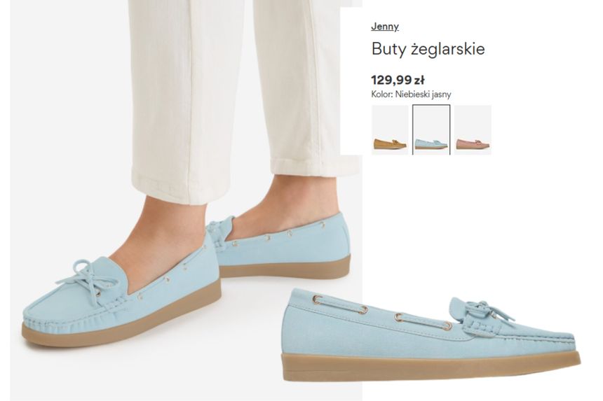 Jasnoniebieskie buty żeglarskie z brązową podeszwą, stylowe i wygodne. Cena: 129,99 zł.