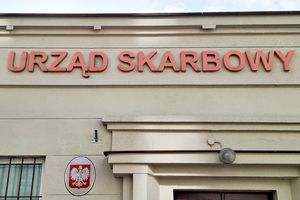 Budynki z napisem 