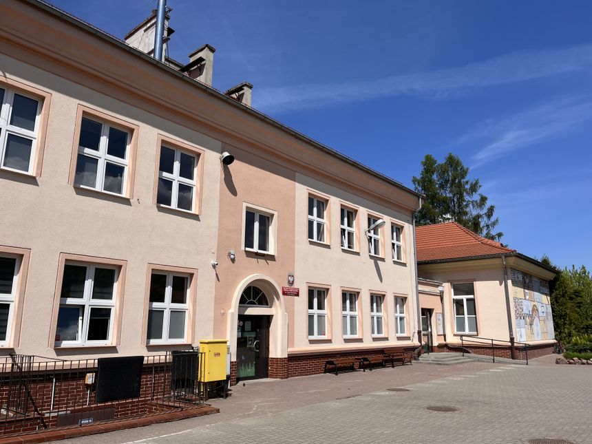 Budynek szkoły w Owińskach