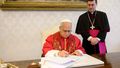 Papież Leon XIV podpisuje swoją pierwszą encyklikę