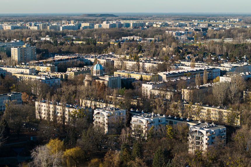 Bloki na Kole oraz Parafia pw. sw. Jozefa Oblubienca Najswietszej Maryi Panny przy ul. Deotymy. Osiedle Kolo II - WSM w rejonie ulic Ozarowskiej, Deotymy i Czorsztynskiej.