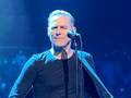 Legendarny kanadyjski piosenkarz Bryan Adams podczas koncertu
