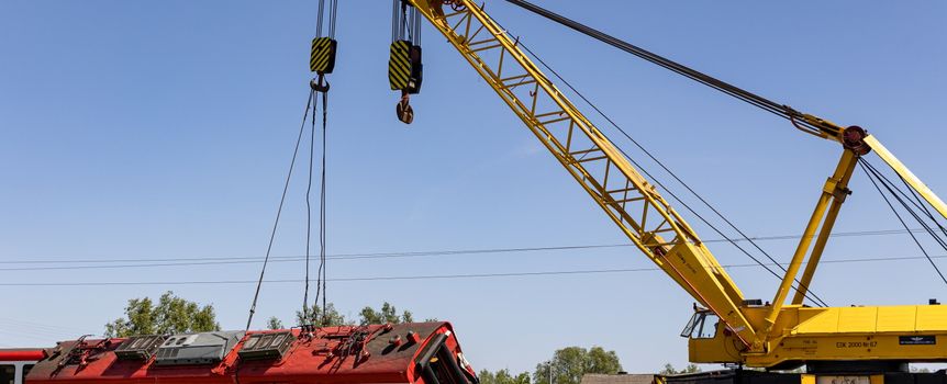 Podnoszenie wykolejonego pociągu