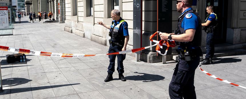 Policja na dworcu kolejowym Winterthur, gdzie doszło do ataku nożownika