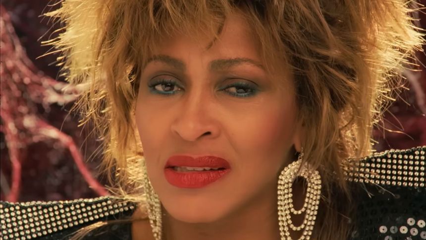Hit lat 80. Tiny Turner