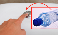 Trik z plastikową butelką i spłuczką