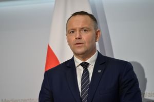 Karol Nawrocki nie rezygnuje z ujawnienia jednego z najbardziej skrywanych  dokumentów III RP. Tajny aneks do raportu z likwidacji WSI wraca do Pałacu Prezydenckiego.