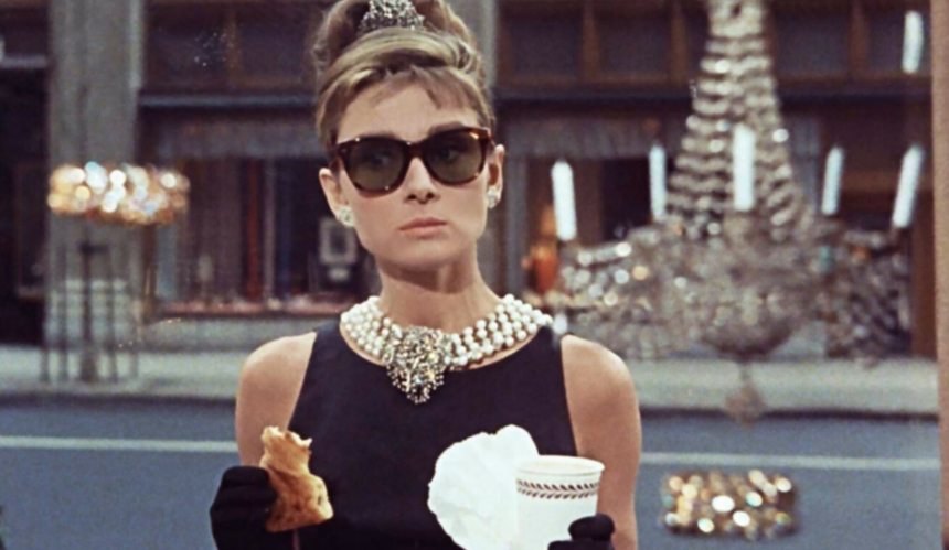 Audrey Hepburn jako Holly Golightly
