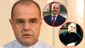 Mężczyzna w okularach, z poważnym wyrazem twarzy; w tle miniatury innych mężczyzn.