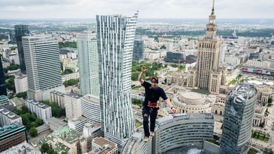Historyczny wyczyn nad Warszawą. 180 metrów nad ziemią, nikomu wcześniej się to nie udało