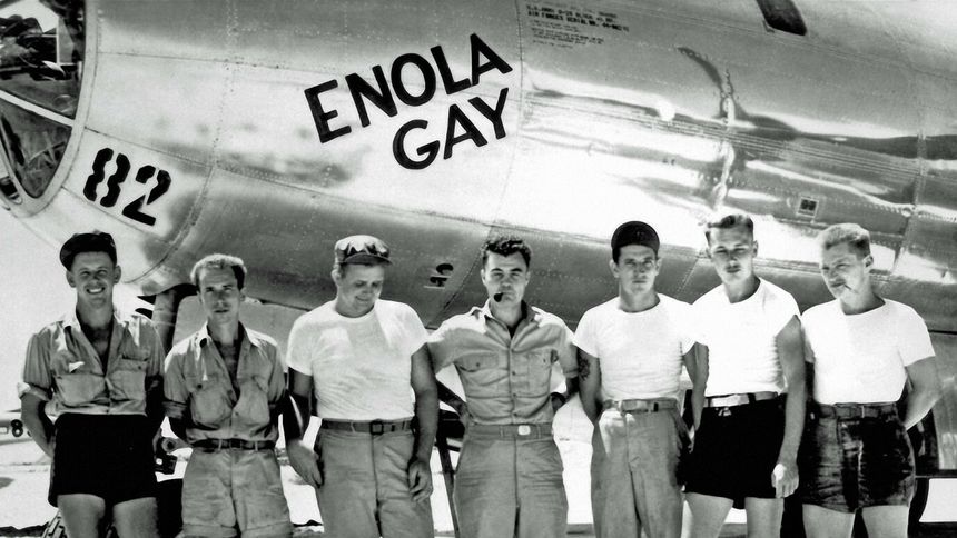  Załoga bombowca Enola Gay w sierpniu 1945 r.