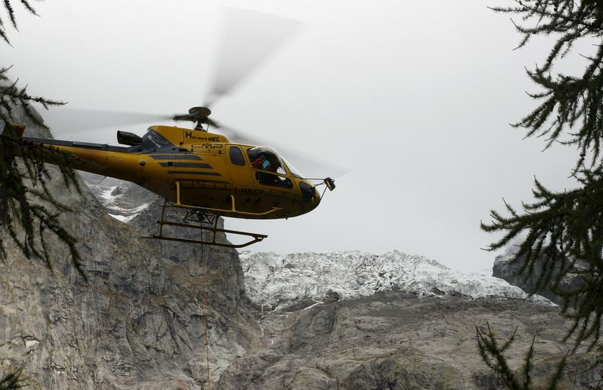 Helikopter ratunkowy na Mont Blanc (zdjęcie ilustracyjne)