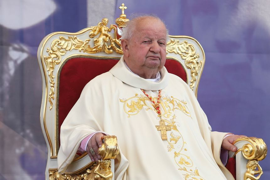 Kardynał Stanisław Dziwisz jest, jak przypomniał marszałek Sejmu, kawalerem