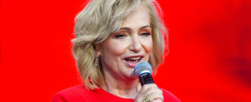 Katarzyna Żak podczas koncertu na Festiwalu w Opolu