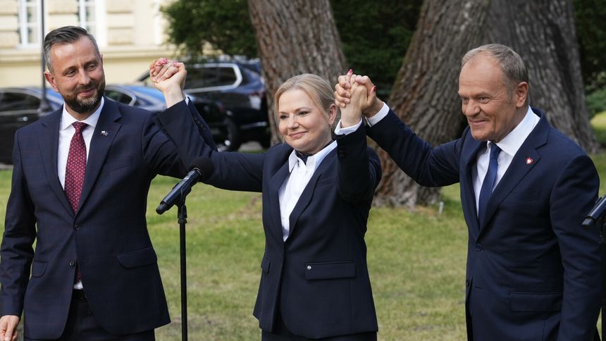Od lewej: Władysław Kosiniak-Kamysz, Monika Piątkowska, Donald Tusk
