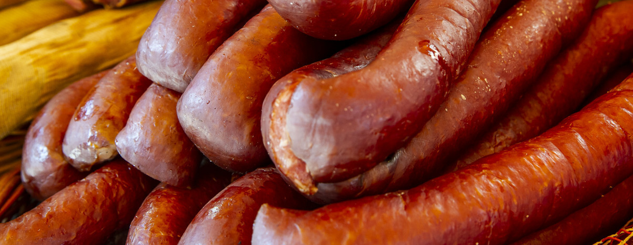 tradycyjna polska kiełbasa wędzona