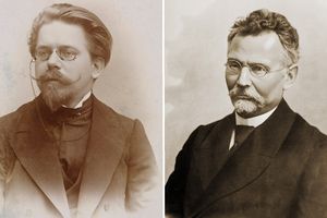 Dwa portrety mężczyzn w formalnych ubraniach, z okularami i zarostem, w sepia.