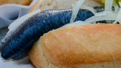 Bułka ze śledziem Fischbrötchen, Rugia