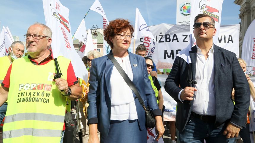 Warszawa, 2021 r. Dorota Gardias podczas protestu pracowników ochrony zdrowia