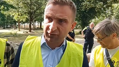 Bąkiewicz zatrzymany przez policję w Berlinie. Pokazano nagranie 
