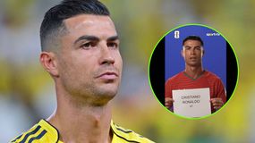 Cristiano Ronaldo czekający na murawie na rozpoczęcie meczu.