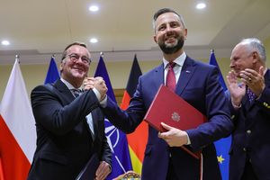 Wicepremier, minister obrony Władysław Kosiniak-Kamysz oraz minister obrony Niemiec Boris Pistorius podpisali umowę o współpracy w dziedzinie obronności