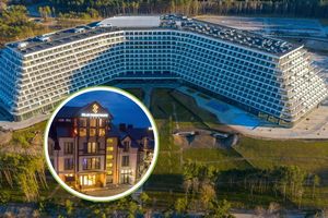 Nowoczesny kompleks hotelowy w otoczeniu lasów, z widokiem na mniejszy budynek.