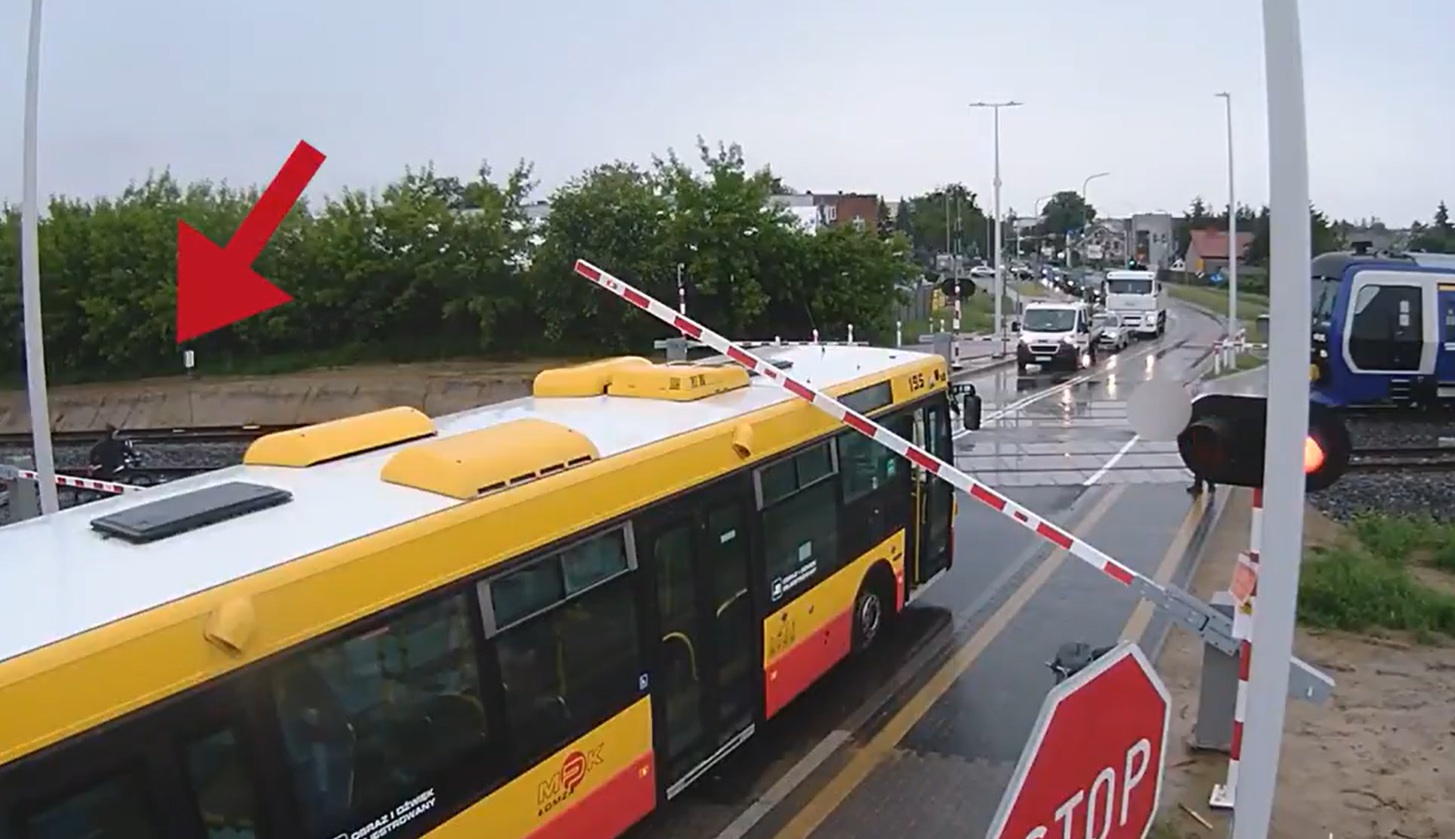 Pociągi po 33 latach wróciły do Łomży. Niebezpieczna sytuacja na torach, jest nagranie