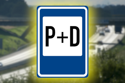 Znak drogowy IP-13f na tle autostrady