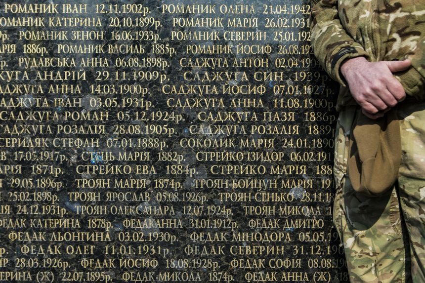 Uroczystoci zalobne poswiecone rocznicy rozstrzelania Ukraincow przez jednostki polskiego podziemia we wsi Pawlokoma w marcu 1945 