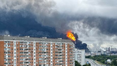 płonąca rafineria w Moskwie